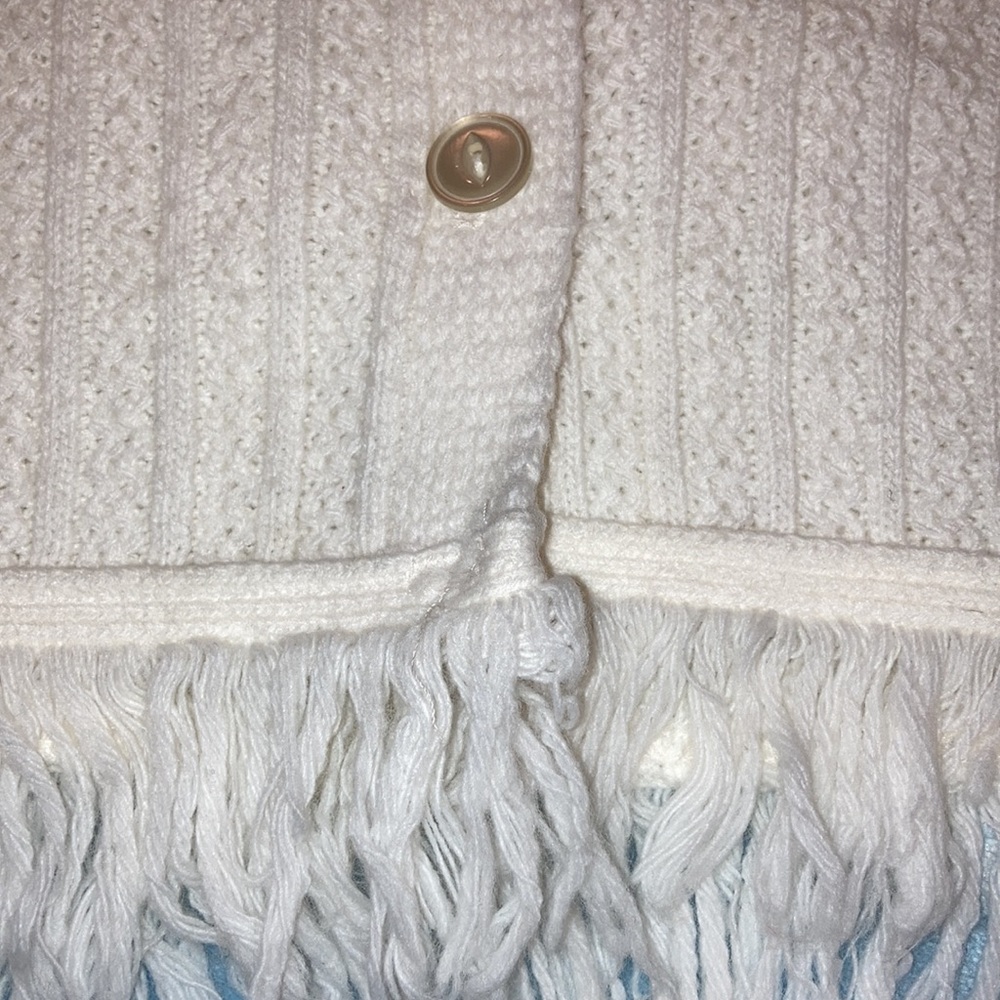 Vintage girls white poncho. Size 7-8 - Picture 3 of 7